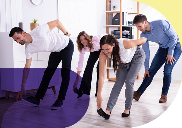 Séance de Pilates au bureau pour éviter le stress, se décontracter