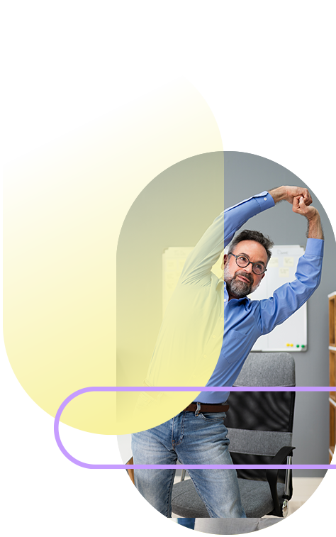 Séance de yoga au bureau pour éviter les troubles musculosquelettiques (TMS)